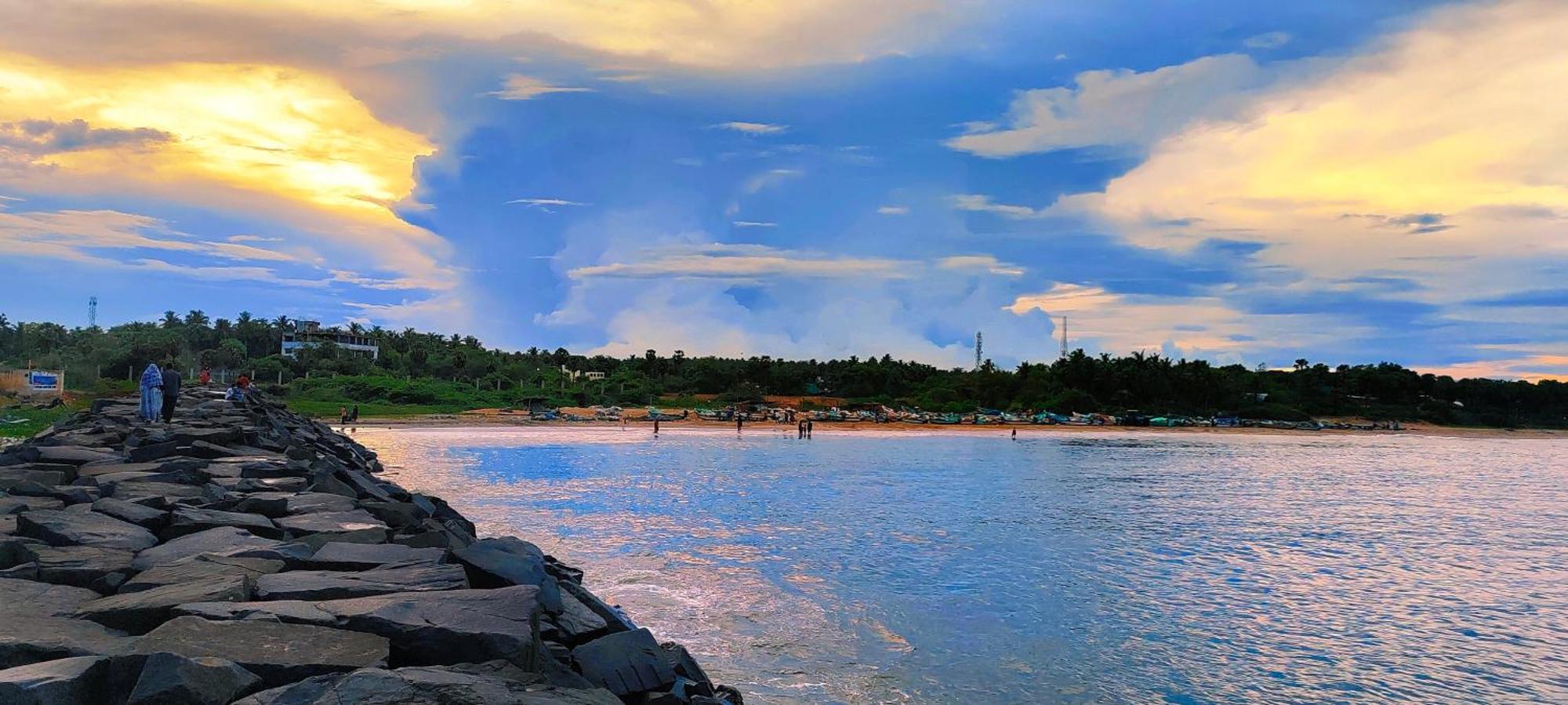 Serenity Sands Beach Resort Inn Puducherry Buitenkant foto