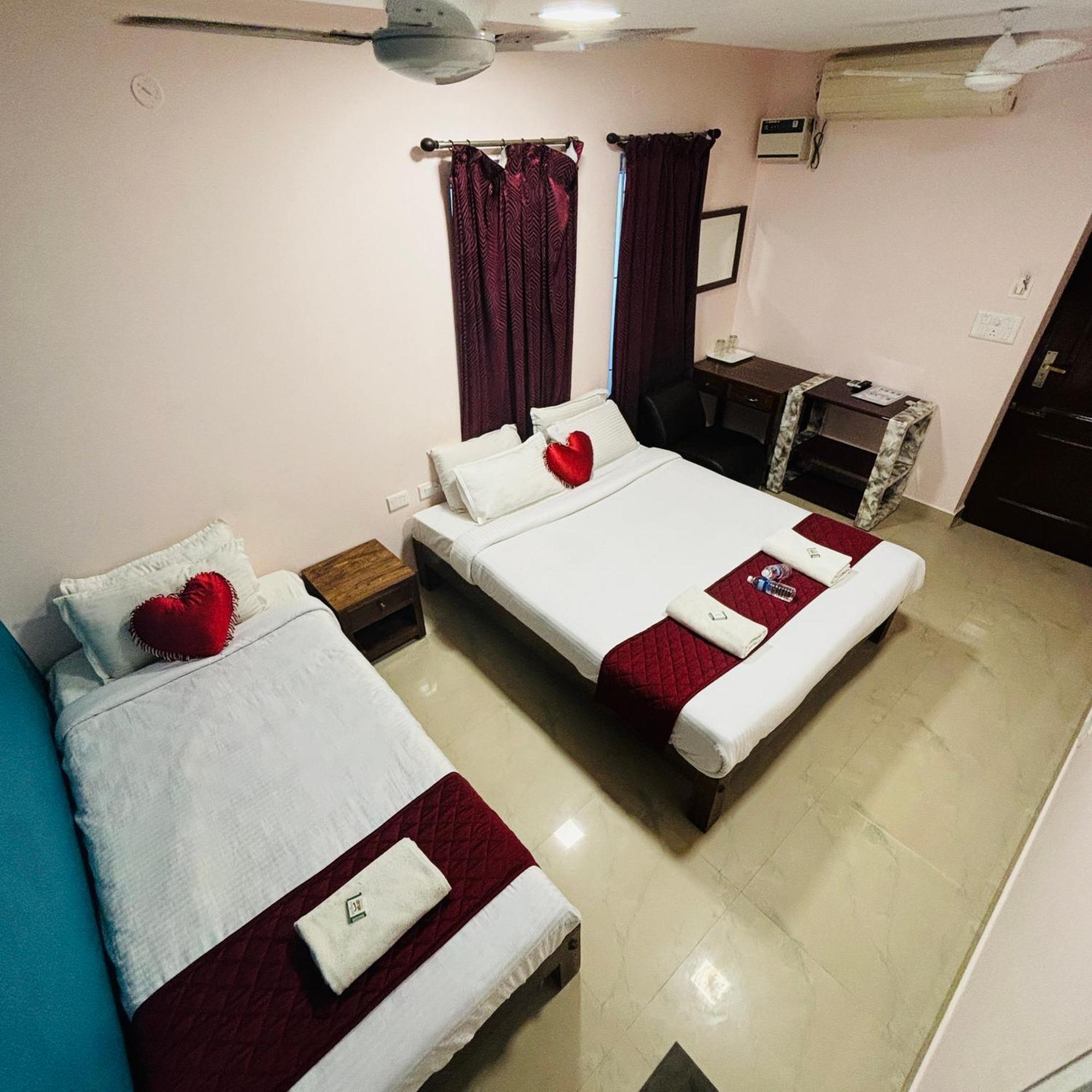 Serenity Sands Beach Resort Inn Puducherry Buitenkant foto